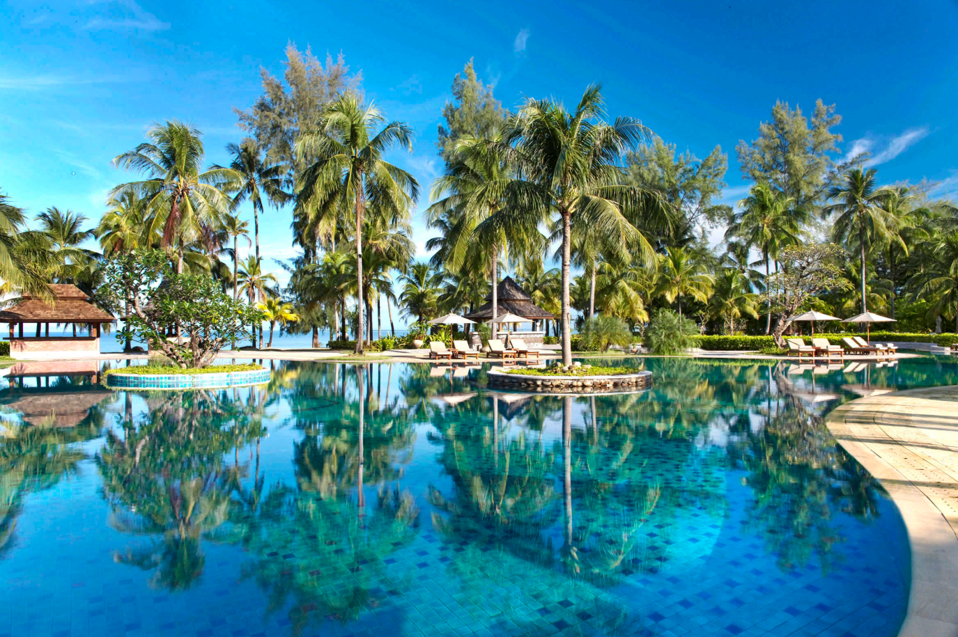 Dzień 4: Przelot na Phuket i transfer na Khao Lak